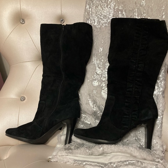 NEW Colin Stuart Black Suede Ruffle Knee High Heeled Boots Size 11M - Picture 8 of 9